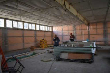 ​В Амвросиевке ремонтируют борцовский зал при поддержки Амурской области
