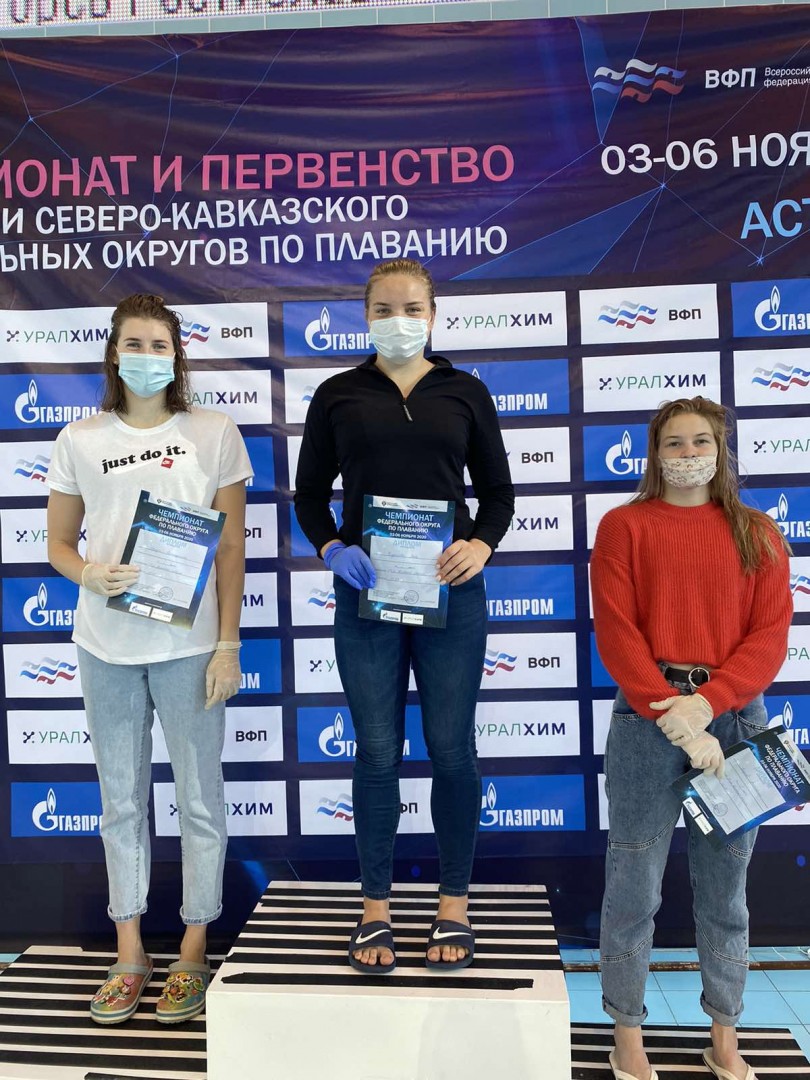 Спортсменка ДНР завоевала трофеи на чемпионате и первенстве по плаванию в России