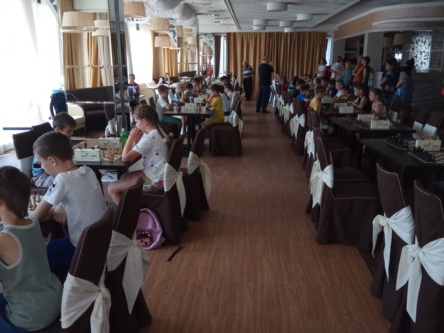 Юные шахматисты Донбасса провели соревнования в честь Международного дня шахмат