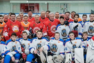 Донецкие хоккеисты сыграли в благотворительном матче «ZаМир»