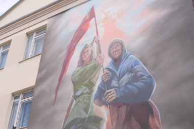 Художник «Тавриды» нарисовал мурал в Донецке