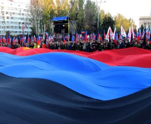 Поздравление Главы ДНР Дениса Пушилина по случаю Дня Государственного флага