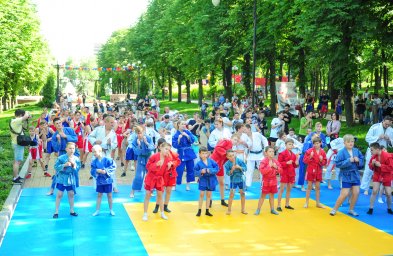 В Донецке прошел фестиваль «Живи ярко – живи со спортом»