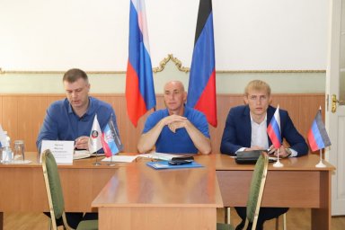 Граждане Енакиево встретились с представителями Министерства молодежи, спорта и туризма ДНР