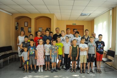 Сергей Карякин встретился с юными шахматистами Республики