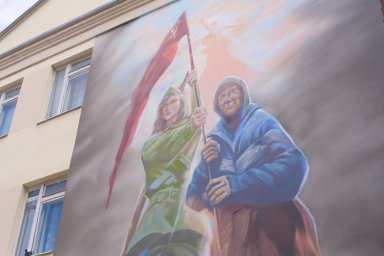 Художники «Тавриды» создали серию муралов в поддержку Донецка и Луганска