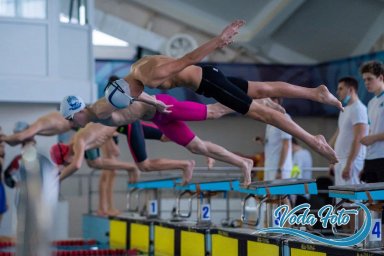 94 медали завоевали спортсмены ДНР на соревнованиях по плаванию в Республике Крым