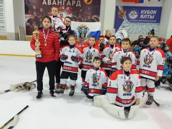 Команда "Донецк 2017-2018" &ndash; победители Кубка Ялты 2025, по хоккею!