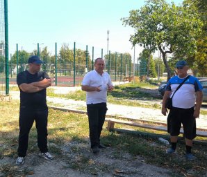 Первый заместитель министра спорта и туризма ДНР Евгений Ширшов встретился с жителями Волновахи