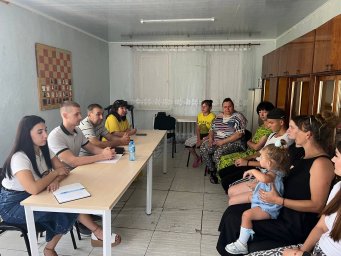 Николай Тарапата провел встречу с жителями города Кировское