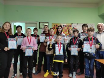 ​В Харцызске прошел отборочный тур по шахматам среди школьников