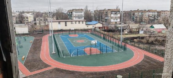Завершились работы по строительству спортивной площадки в Дебальцево
