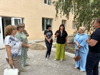 Представители Минспориттуризм ДНР встретились с жителями Снежного