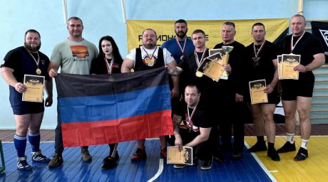 Команда ДНР заняла 1 место на чемпионате ЛНР по классическому жиму лёжа