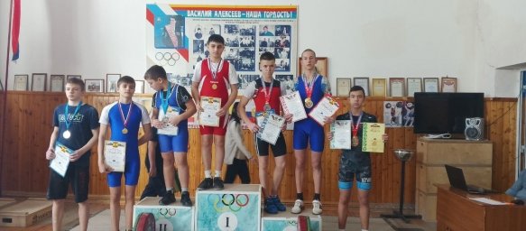 54 рекорда ДНР по тяжелой атлетике установлено на Кубке Ростовской области
