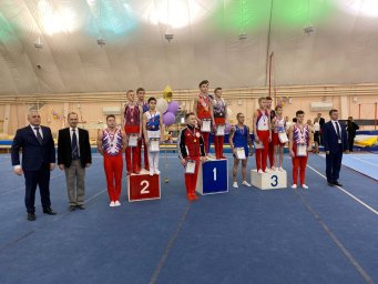 Руслан Хрусталев завоевал 3 золотые медали по спортивной гимнастике