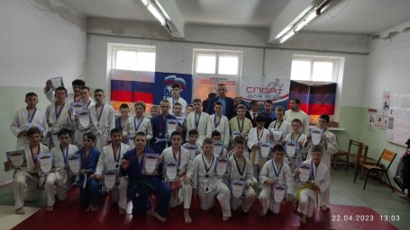 В Енакиево прошли соревнования по дзюдо среди школьников