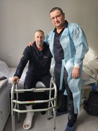 ​Юрий Мартынов навестил раненого в больнице тренера, мастера спорта международного класса по всестилевому каратэ