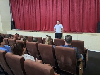 Первый заместитель Министра спорта и туризма ДНР провел встречу с жителями с. Урзуф