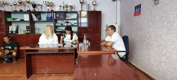Николай Тарапата встретился с трудовым коллективом спортивной школы Амвросиевского МО