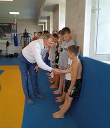 Глава администрации Першотравневого района посетил  тренировку дзюдоистов