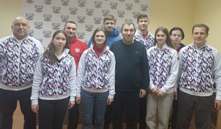 Cборная ДНР по бадминтону получила спортивную форму от  Фонда "Наш спорт"