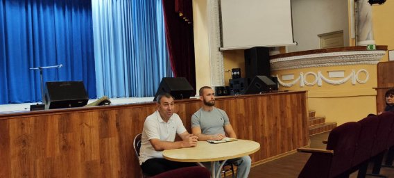 В Комсомольском прошла встреча граждан с представителями Минспорттуризма ДНР