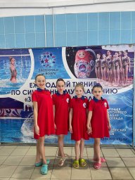 Юные  спортсменки с соревнований по плаванию привезли 6 золотых медалей