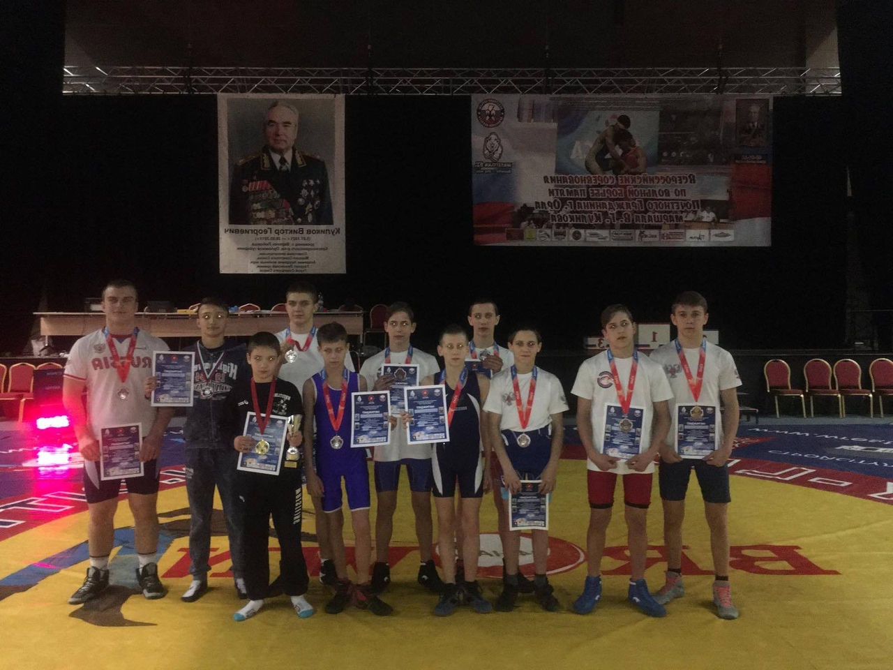 Девять медалей завоевали спортсмены ДНР на соревнованиях по вольной борьбе в России