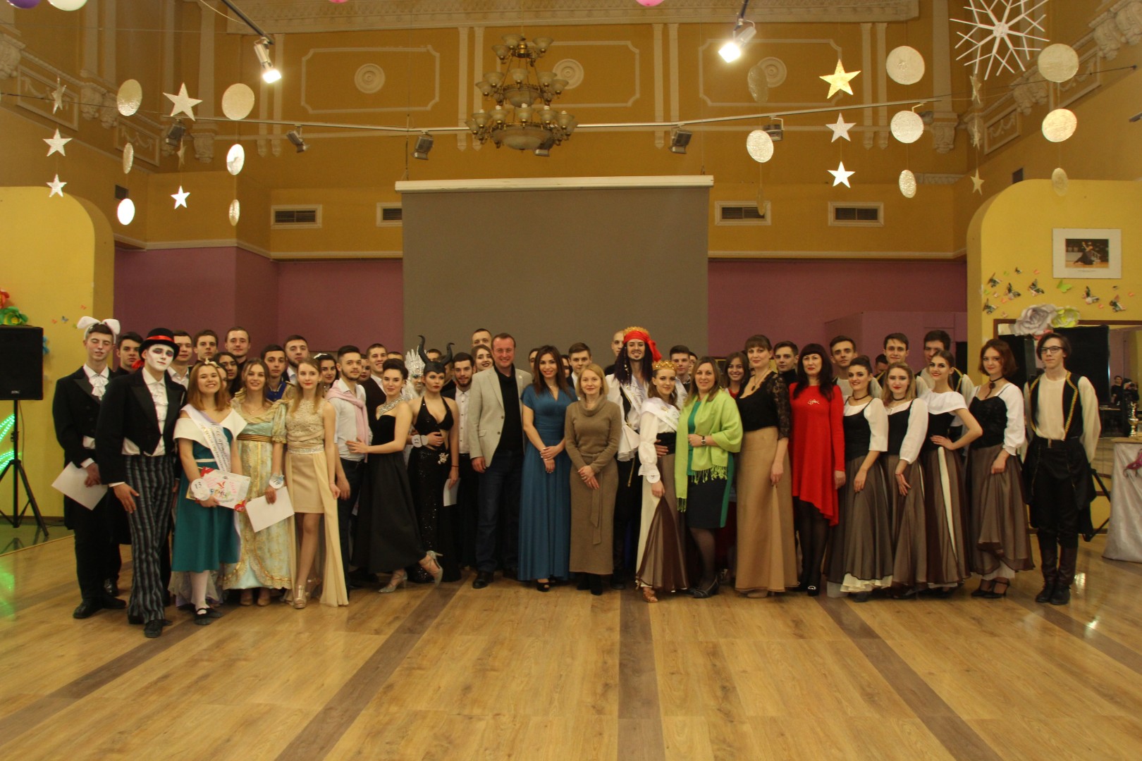 В Донецке прошёл городской студенческий бал 2019