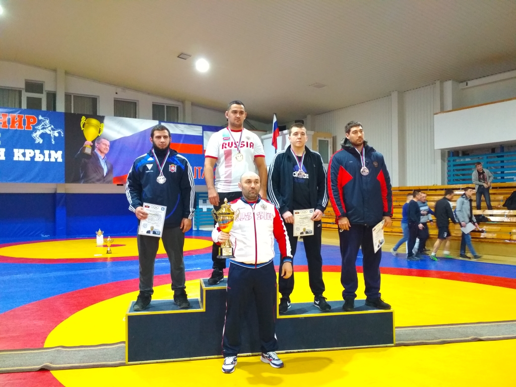 Три медали завоевали борцы Республики в Алуште