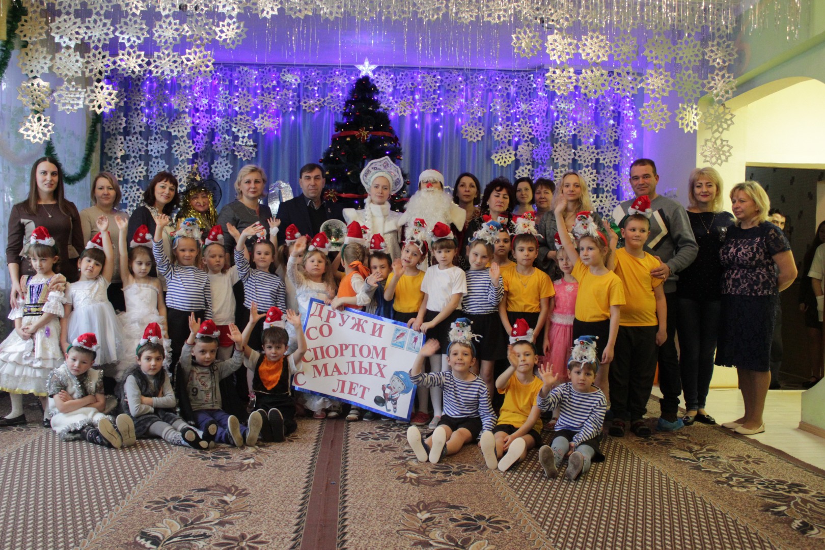 Юнармейцы Республики поздравили воспитанников детских домов с Днем Святого Николая