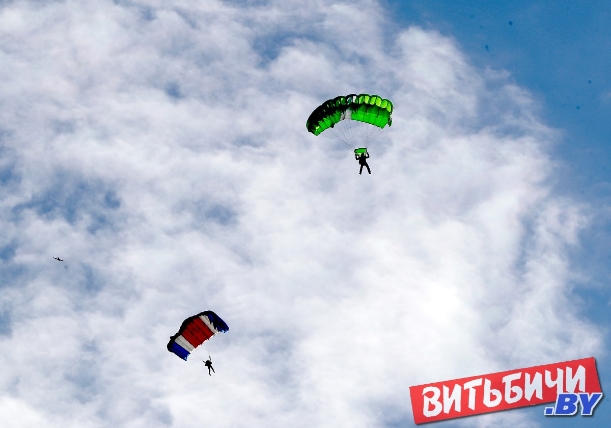 Ветеран парашютного спорта из Донецка открыл свой 50 сезон в Витебске
