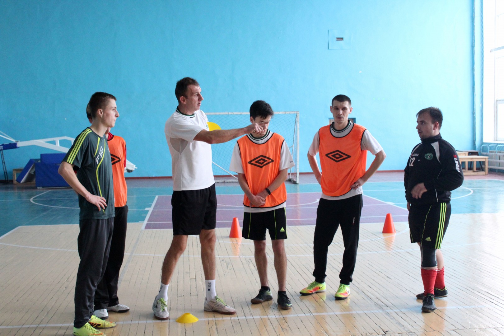 В Донецке для людей с инвалидностью провели открытую тренировку по футболу