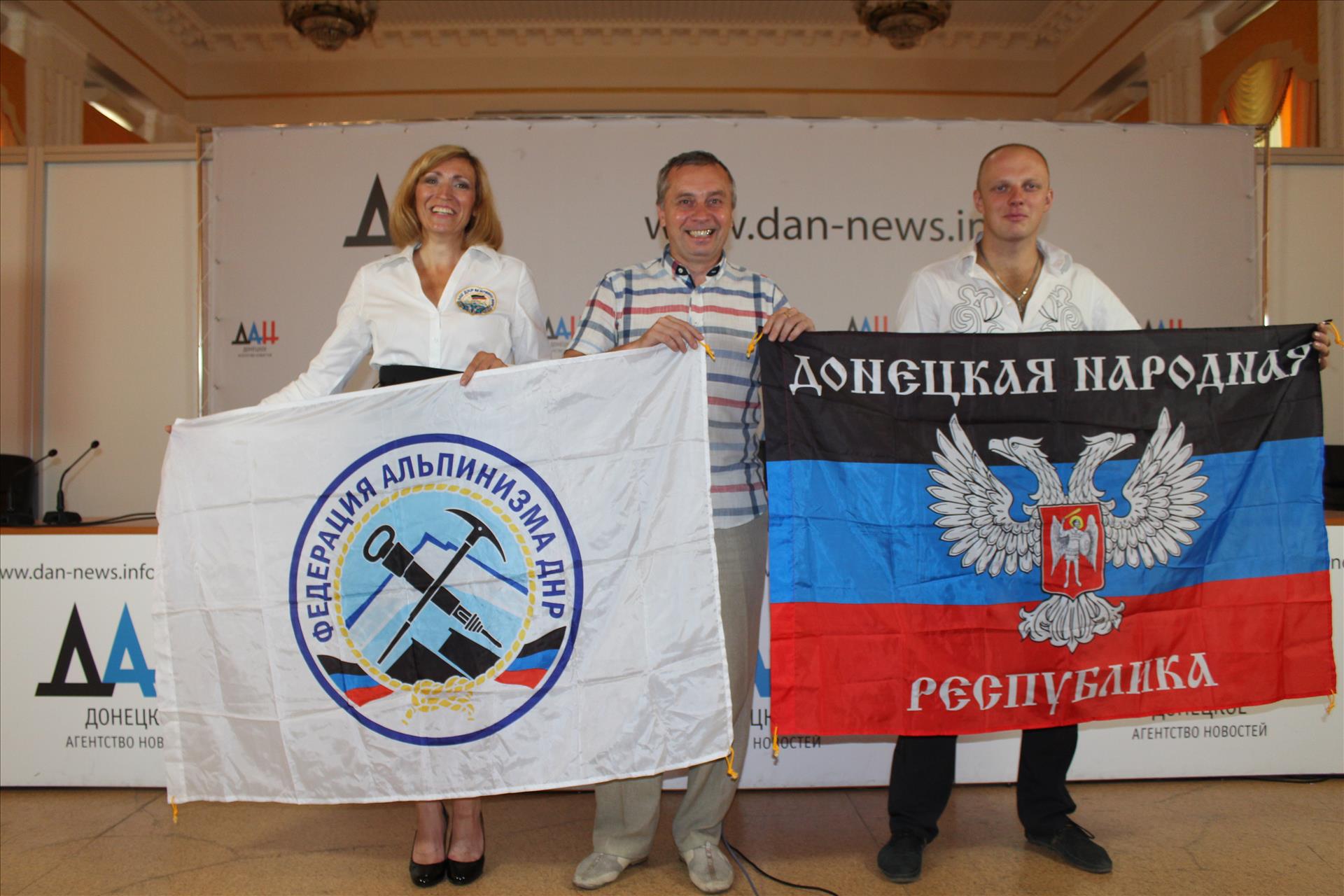 Флаг ДНР побывал на «семитысячнике» горной системы Памира