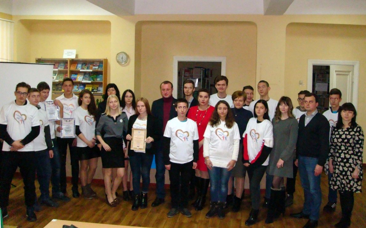 В Макеевке наградили лучших активистов волонтерского движения