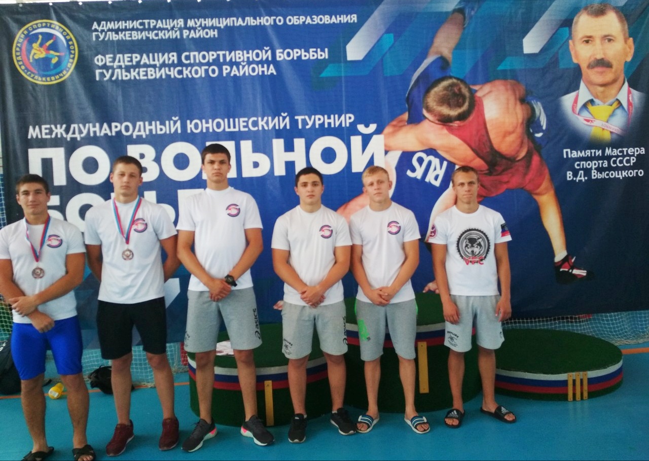 Две бронзовые медали завоевали борцы Республики на международном турнире в Краснодарском крае