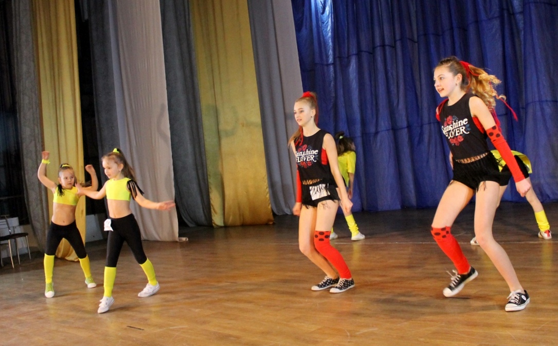 В Ждановке прошел открытый республиканский турнир по современным танцам