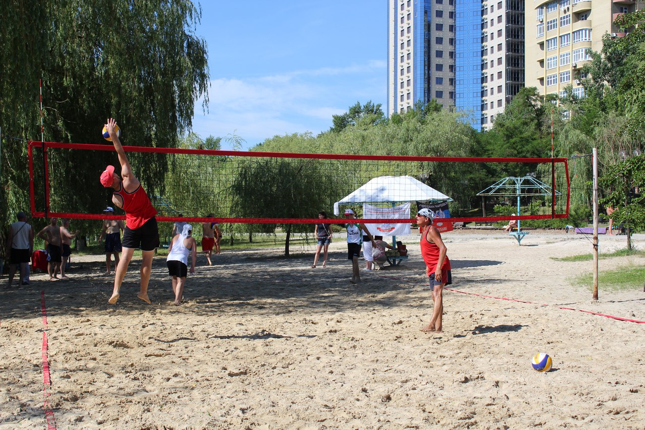 Спортсмены Донбасса с нарушением слуха  встретились на турнире по пляжному волейболу