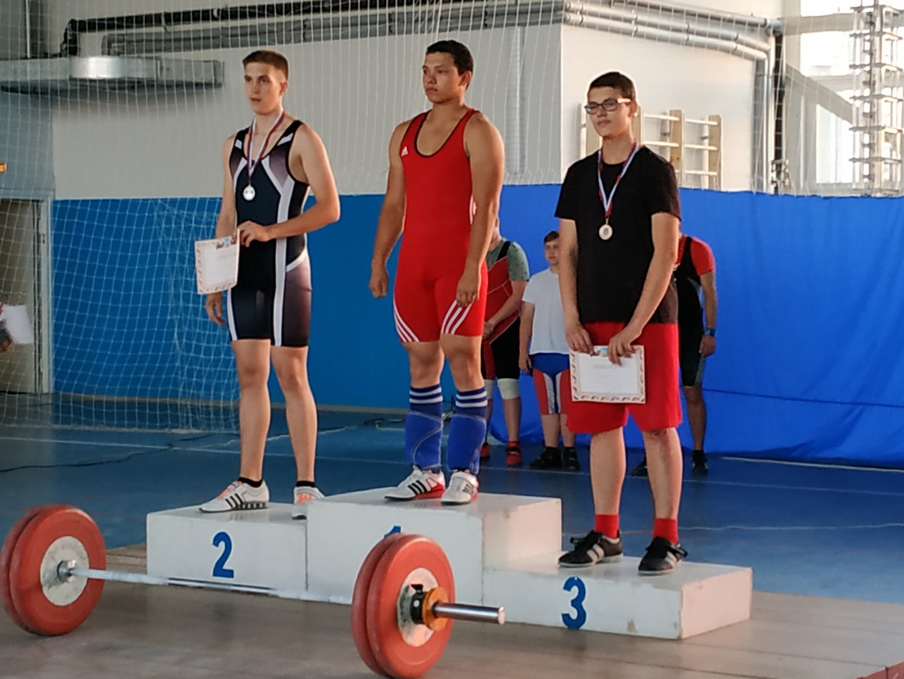Тяжелоатлеты ДНР стали победителями и призерами соревнований в Белгородской области