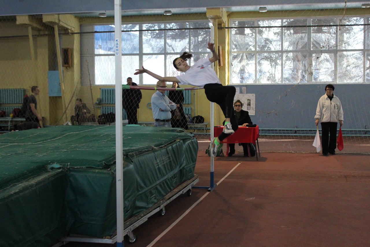 В столице ДНР состоялись соревнования по легкой атлетике "Новогодние старты"