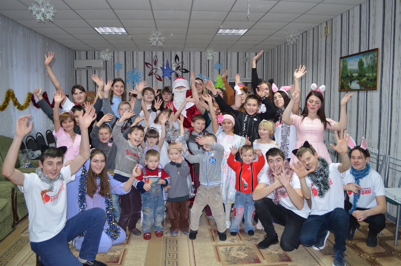 Волонтеры Харцызска организовали развлекательное мероприятие для воспитанников детского социального центра