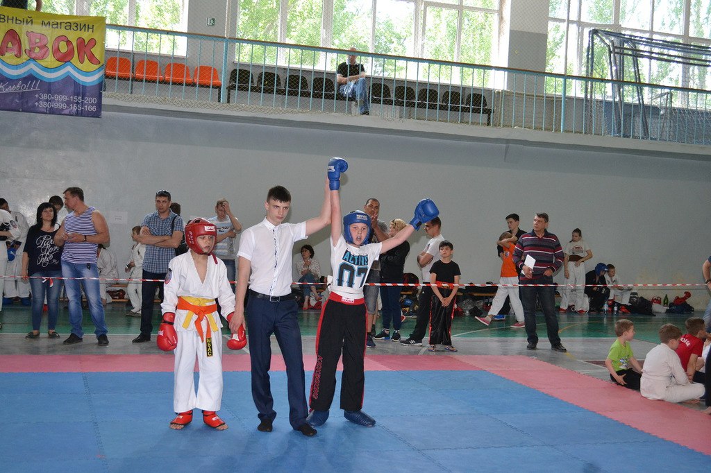 В Харцызске прошел турнир по военно-спортивному многоборью