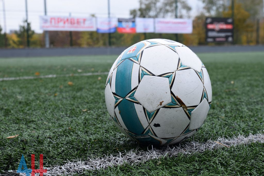 Первое в Амвросиевском районе ДНР мини-футбольное поле с искусственным покрытием откроют в 2021 году