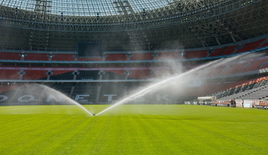 Специалисты ДНР восстановили газон легендарного стадиона «Донбасс Арена»