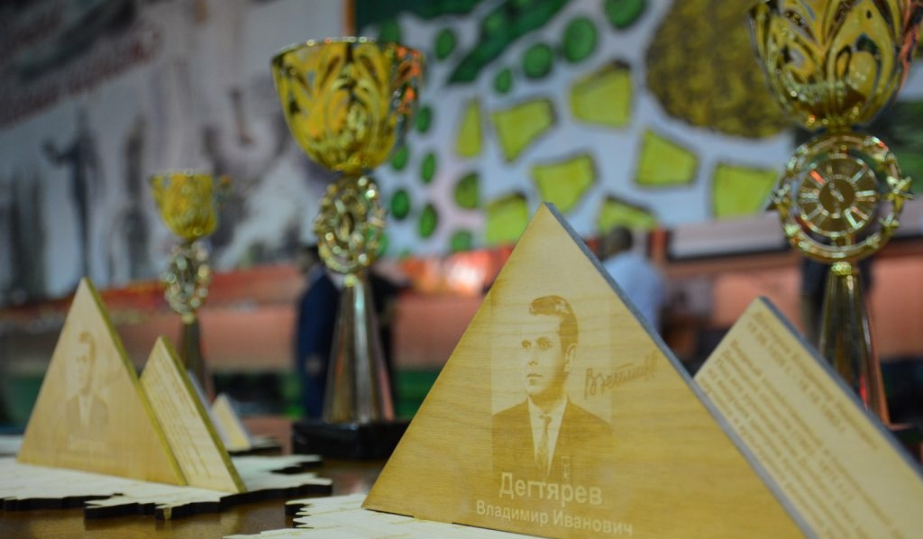 В Донецке ко Дню шахтера стартовал Международный турнир по футзалу среди ветеранов