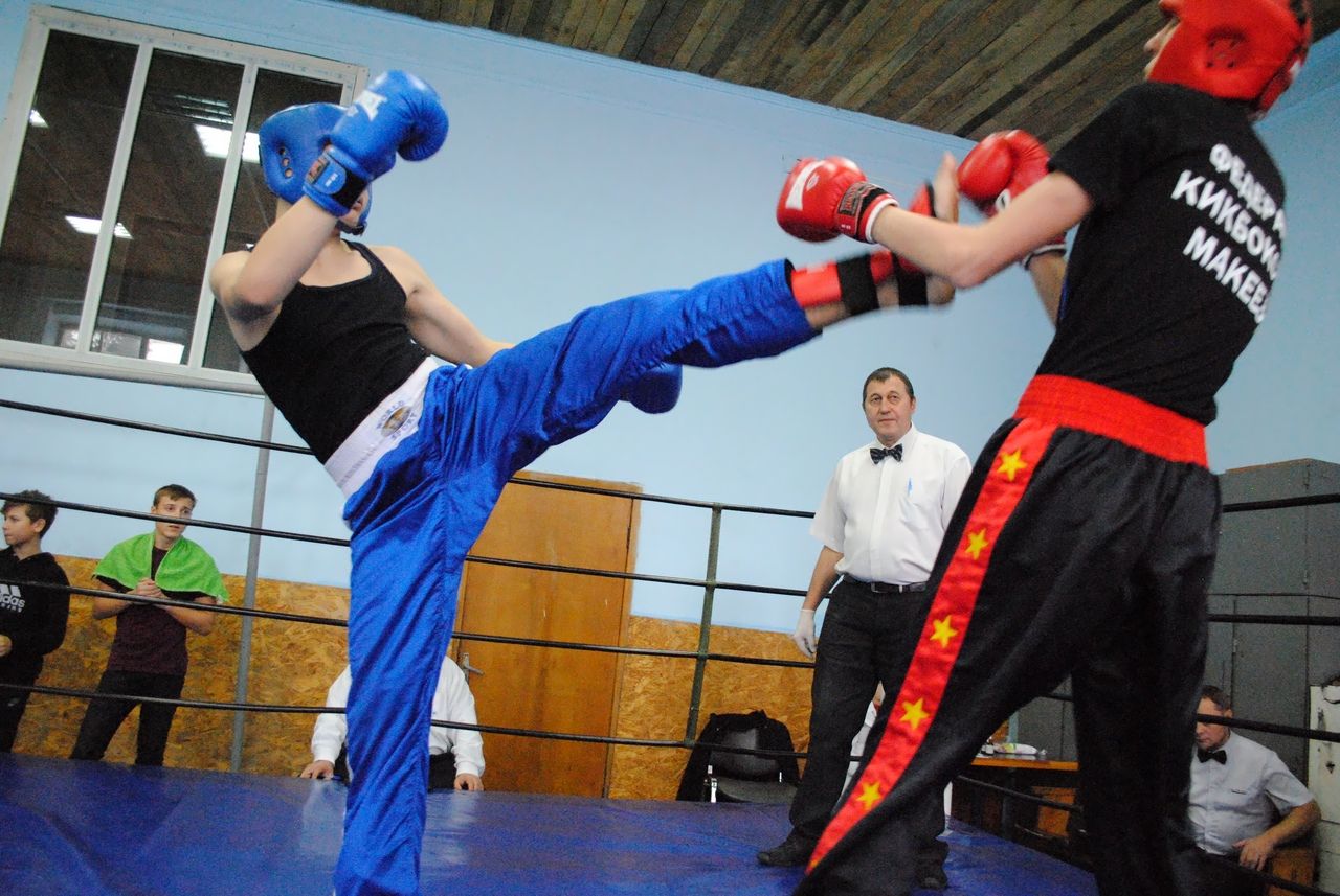 Соревнования по кикбоксингу и рукопашному бою объединили спортсменов Донбасса