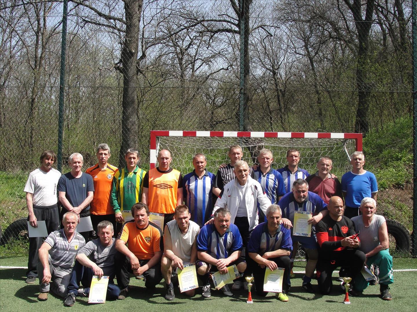 В Шахтерске состоялись соревнования по мини-футболу среди ветеранов