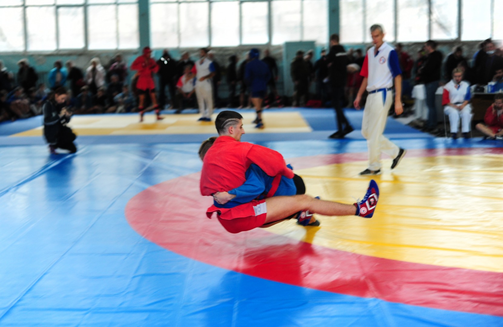Новая спортивная площадка приняла первый турнир по борьбе самбо и боевому самбо