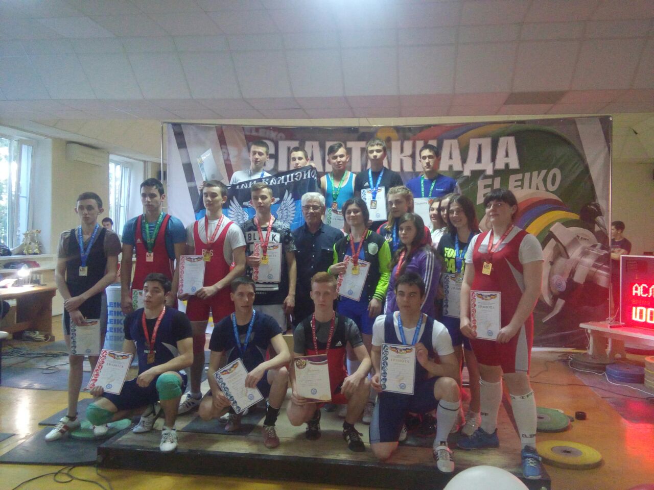 Тяжелоатлеты из ДНР впервые выступили в Таганроге